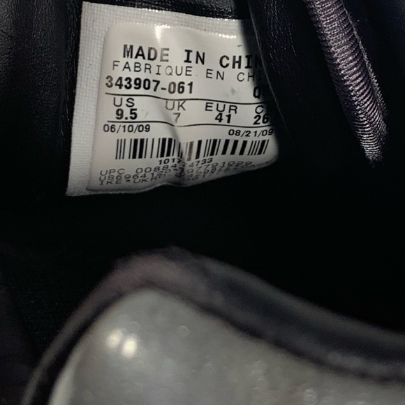 Women’s 9.5 Shocks - Picture 5 of 7